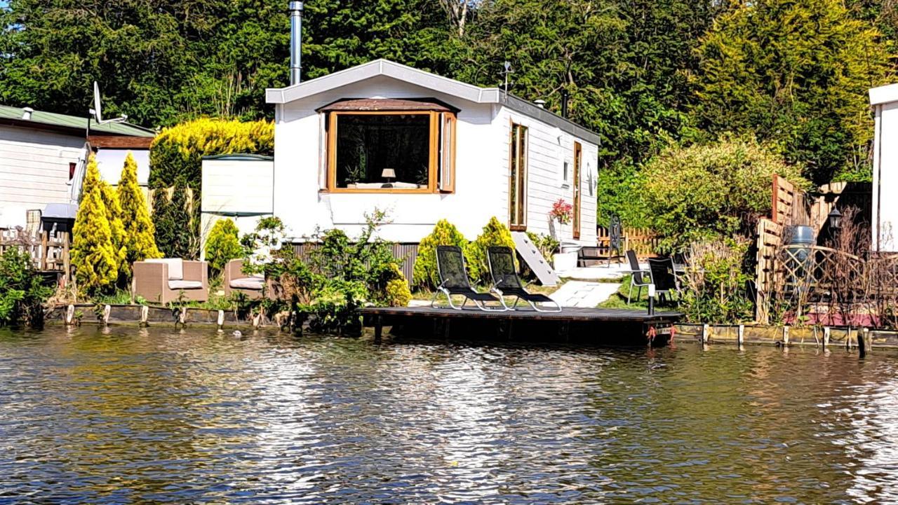 Het Witte Chalet Aan Het Water Van Monumentaal Fort Ooltgensplaat Ngoại thất bức ảnh